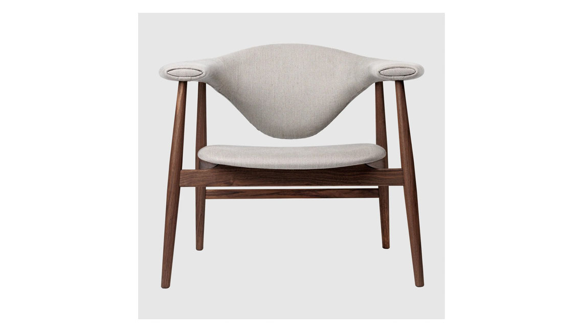 Masculo Lounge Chair - Fully Upholstered, Wood base休闲椅