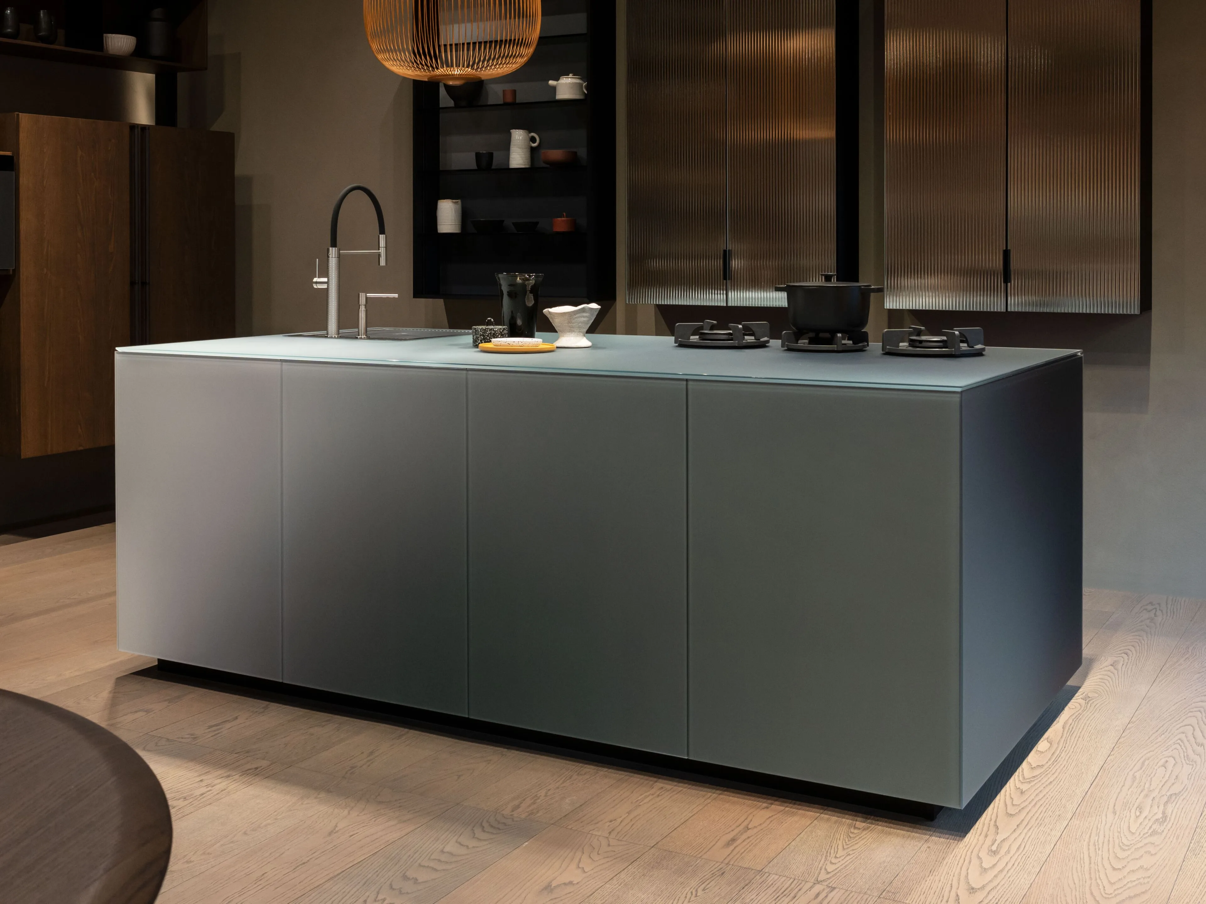 CESARTANGRAM WITH L GRIP EDGE 厨房岛台